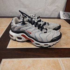 Nike Air Max Plus “Photon Dust Red” Size 3.5y